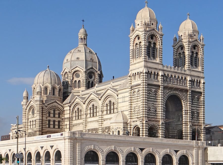 Cattedrale della Major — Strisce di pietra verde e bianca affacciate sul Mediterraneo