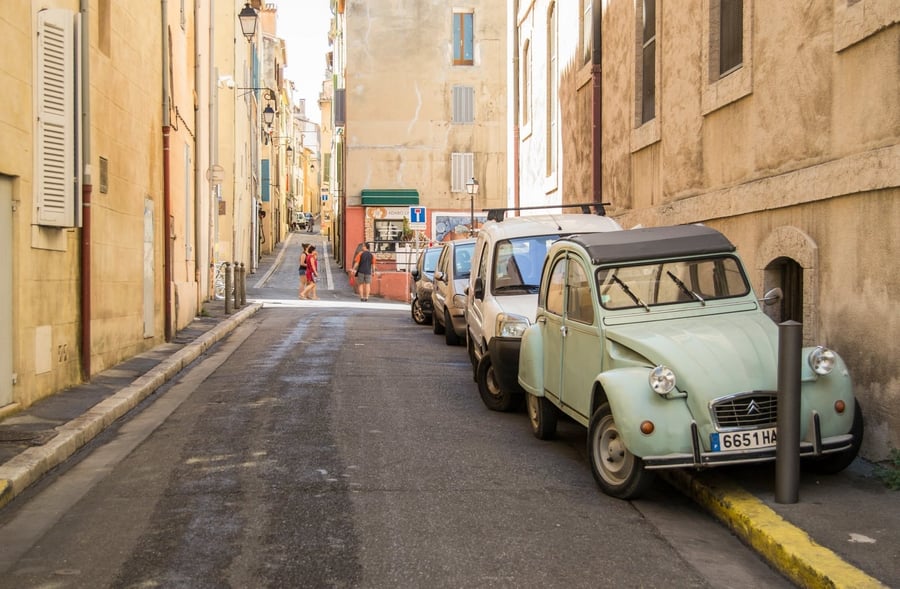 Le Panier — Vicoli stretti e facciate colorate nel quartiere più antico