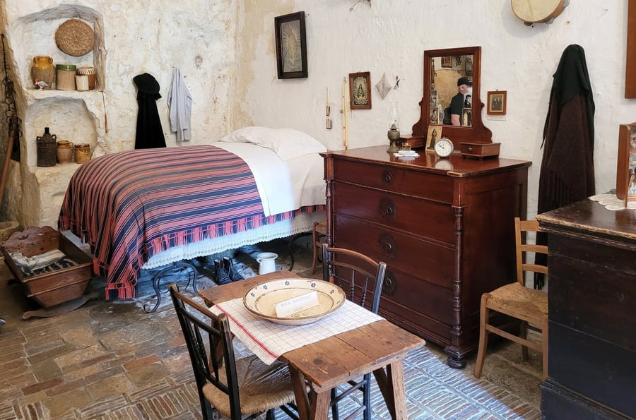 Una casa grotta — Come si viveva davvero nei Sassi