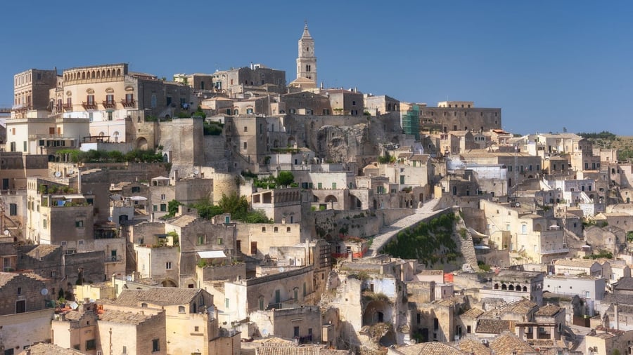 I Sassi di Matera — Il quartiere scavato nella roccia calcarea