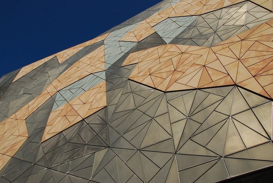 Federation Square — La piazza dalle geometrie frattali nel cuore di Melbourne