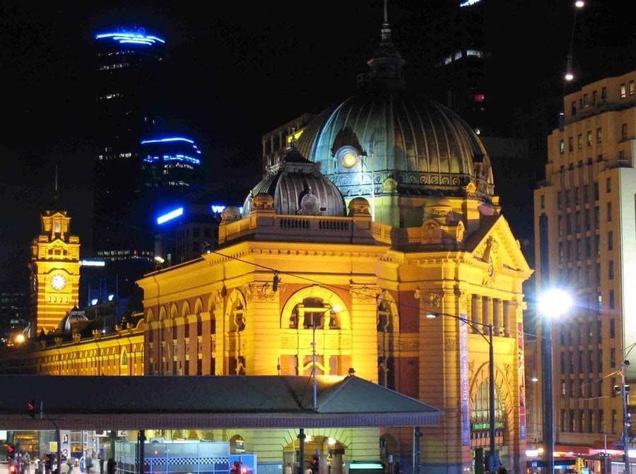 Flinders Street Station — La stazione con la cupola gialla dove i melbourniani si danno appuntamento «sotto l'orologio»