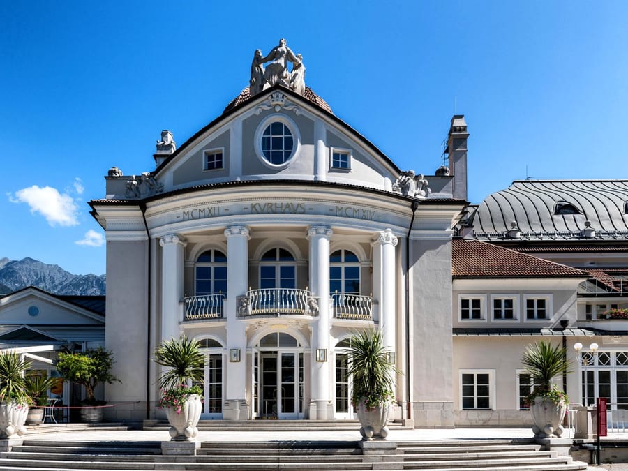 Il Kurhaus — La sala da ballo dei viaggiatori che venivano a curarsi