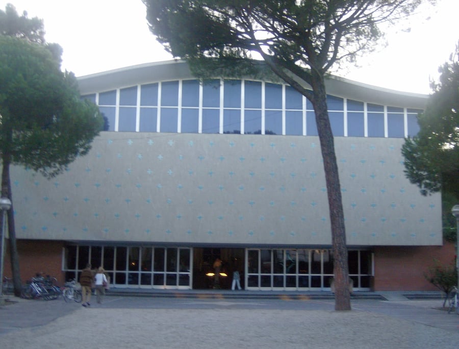 La chiesa di Stella Maris — Il luogo di culto affacciato sulla pineta