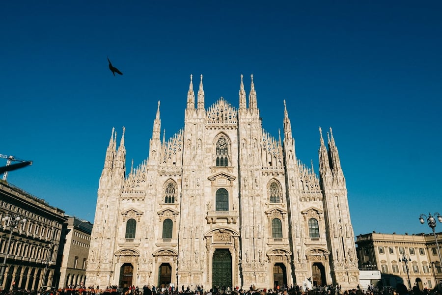 Il Duomo di Milano — Le guglie di marmo sopra la città