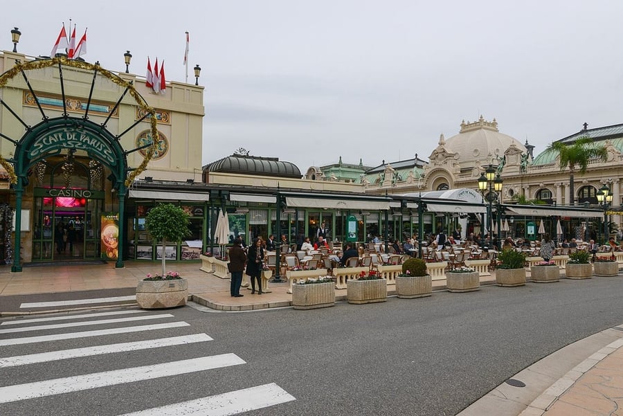 La Place du Casino — Il salotto elegante tra l'Hôtel de Paris e il casinò