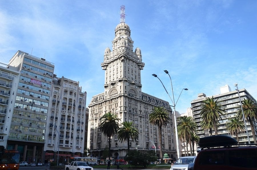 Il Palacio Salvo — La torre eclettica sulla Plaza Independencia