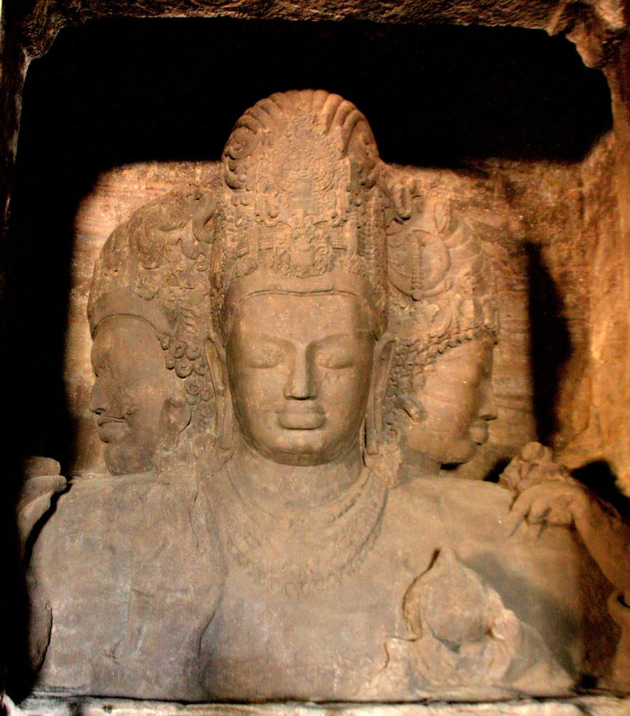 Le Grotte di Elephanta — Sculture rupestri dedicate a Shiva su un'isola della baia