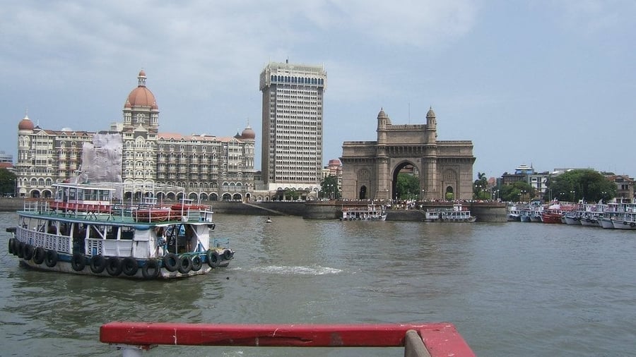 La Gateway of India — L'arco basaltico che accoglie chi arriva dal mare