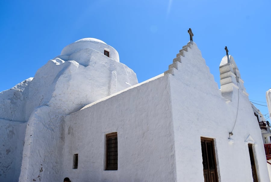 La Panagia Paraportiani — Cinque chiese bianche fuse in un'unica scultura