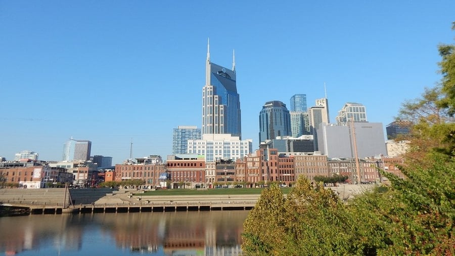 Lo skyline sul Cumberland — La città riflessa nel fiume che l'ha fondata