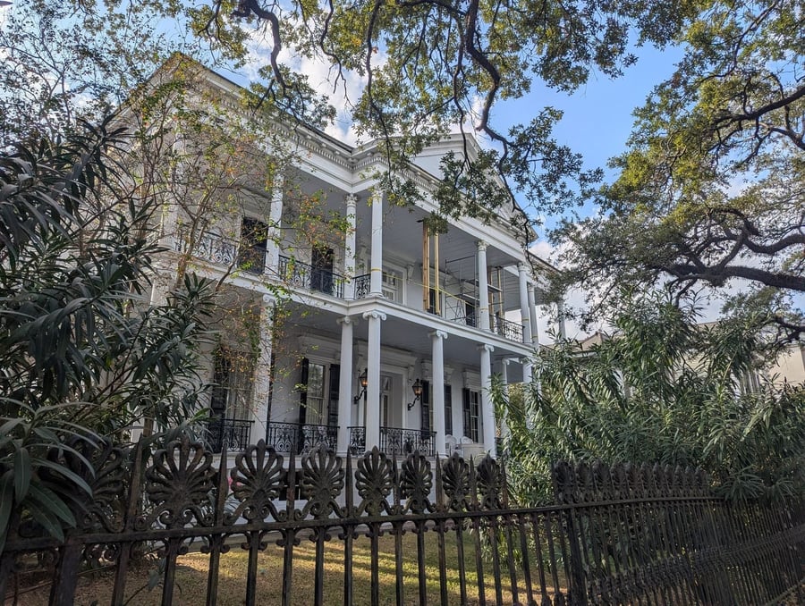 Garden District — Ville ottocentesche tra querce secolari e verande in ferro battuto