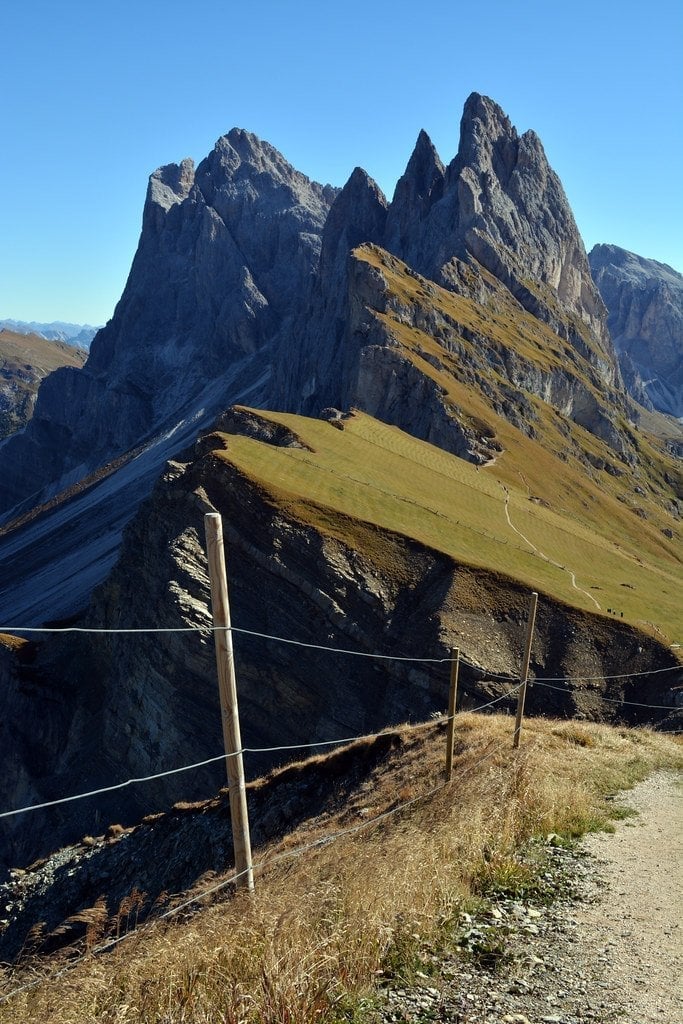 Il crinale della Seceda — La cresta panoramica affacciata sulle guglie delle Odle