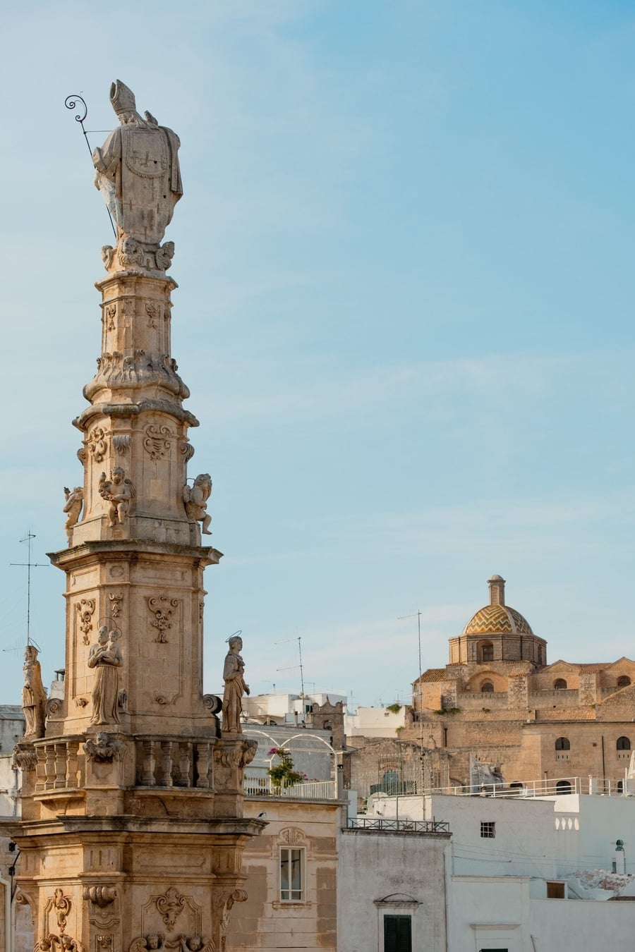 La Guglia di Sant'Oronzo — Un obelisco barocco in Piazza della Libertà