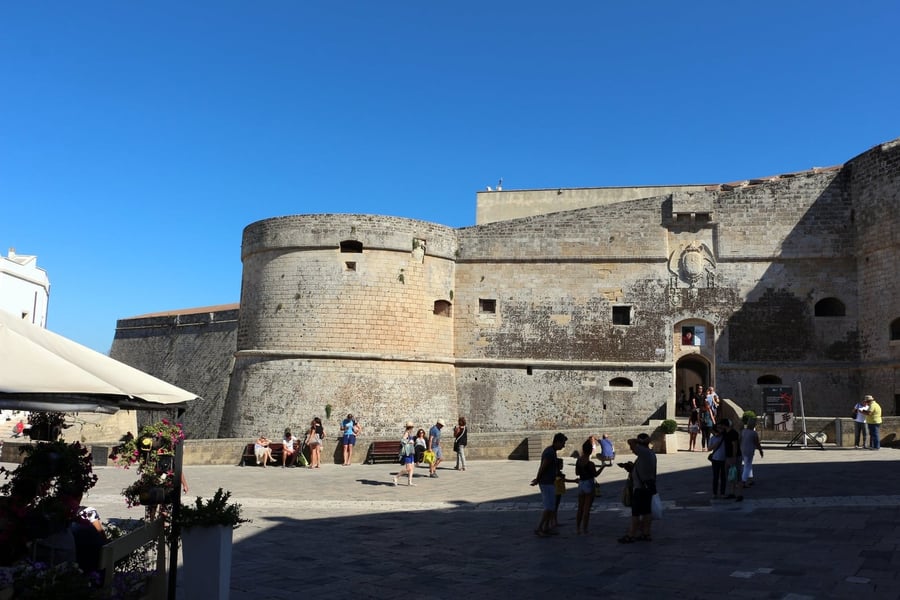Castello Aragonese — Ramparts defending the town after 1480