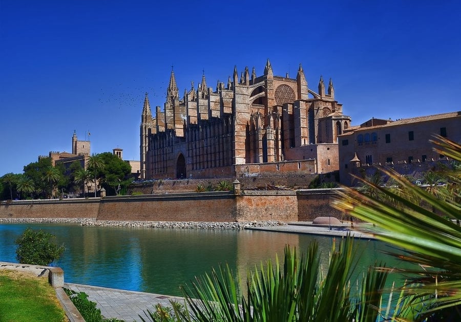 La Catedral de Mallorca — La Seu che si specchia nelle acque del Parc de la Mar