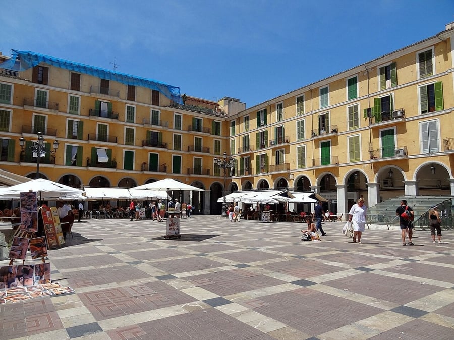 La Plaza Mayor — La piazza porticata nel cuore del centro storico