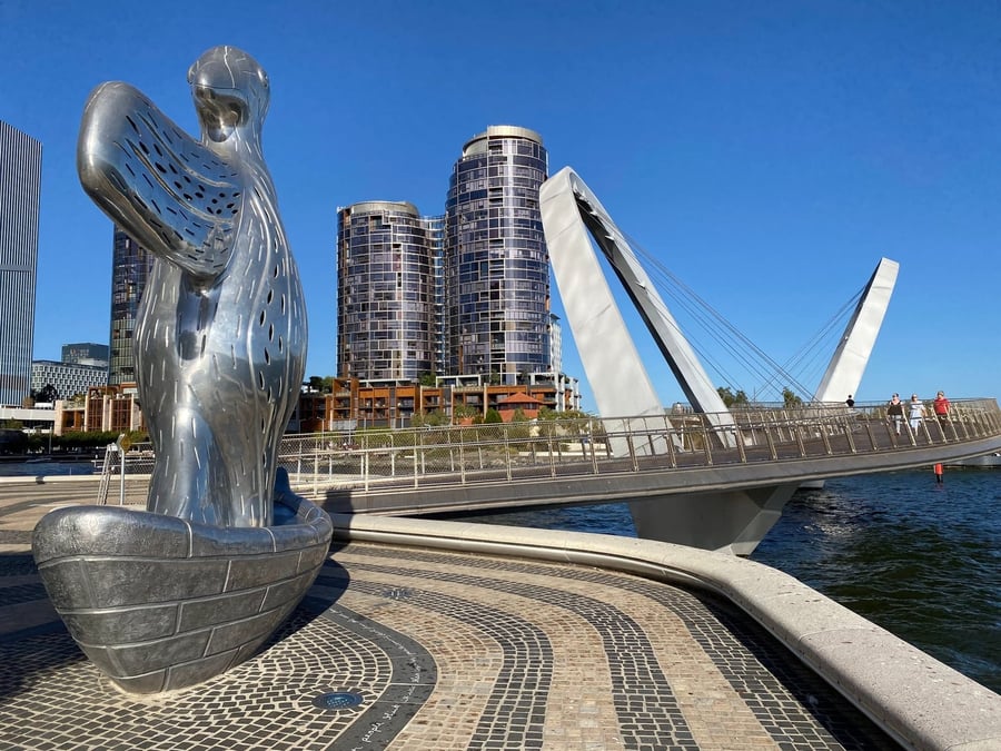 Elizabeth Quay — The promenade on the Swan River in the heart of the city