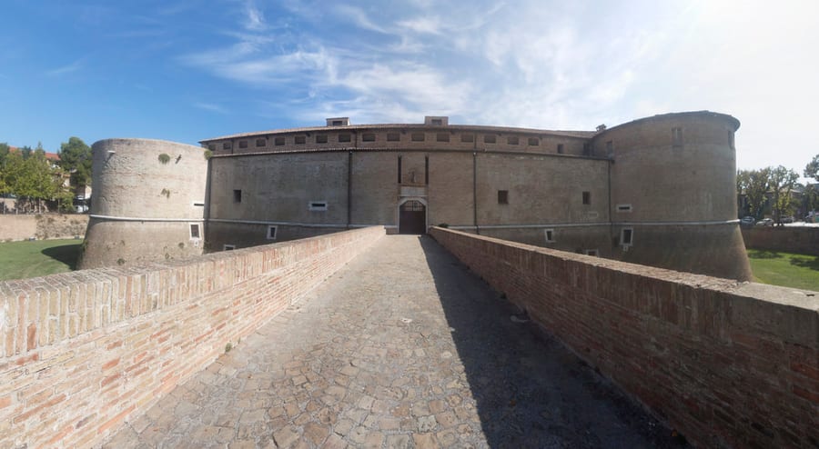 Rocca Costanza — La fortezza quattrocentesca del porto