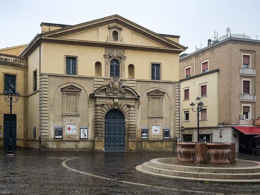 Il Teatro Rossini — Il tempio della lirica dedicato al compositore pesarese
