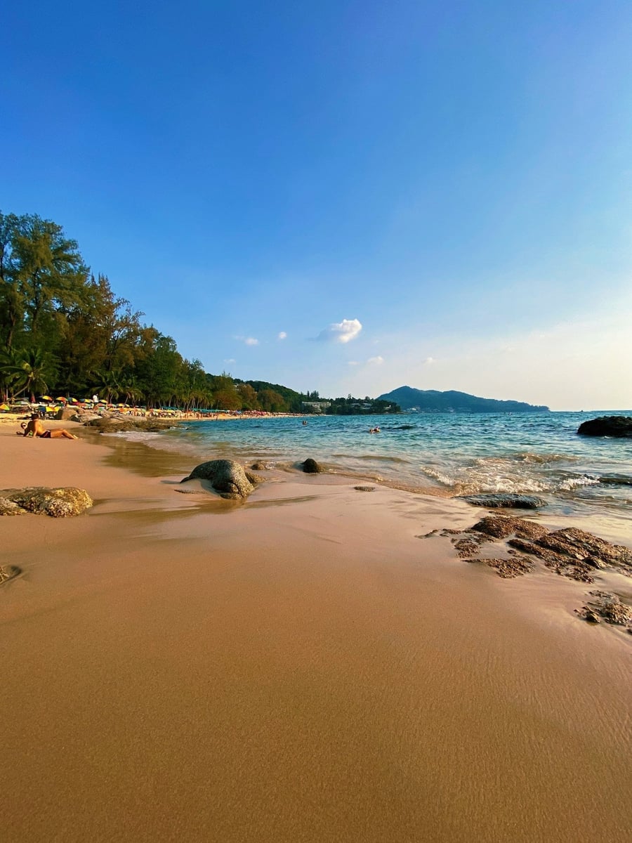 Patong Beach — Da villaggio di pescatori a spiaggia più famosa dell'isola