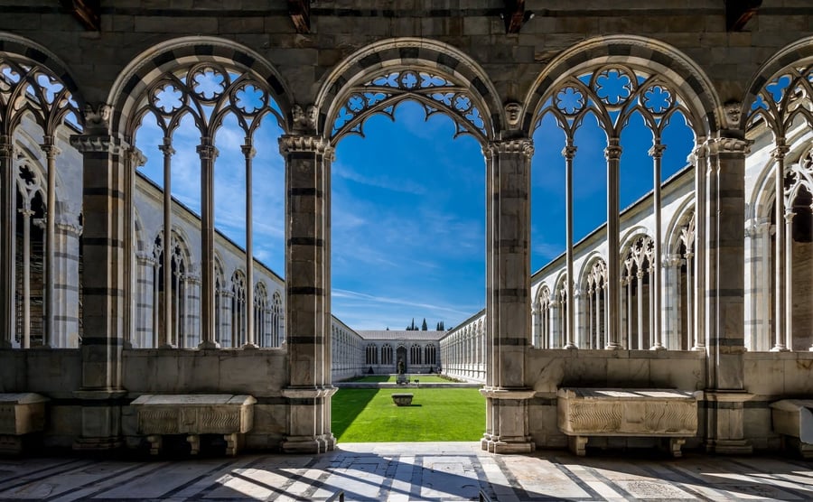 Camposanto Monumentale — Il cimitero costruito attorno a un carico di terra santa