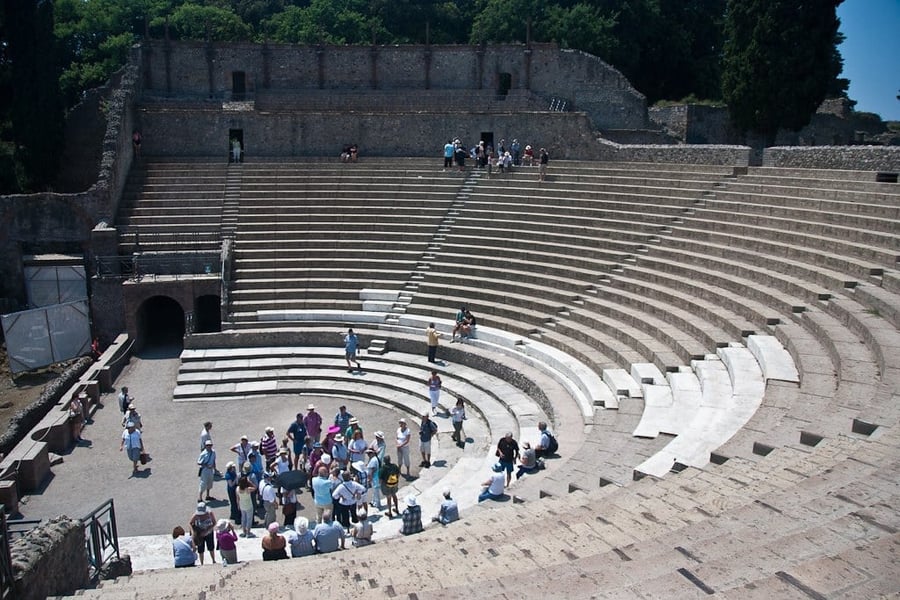 Il Teatro Grande — Le gradinate che ospitavano fino a cinquemila spettatori
