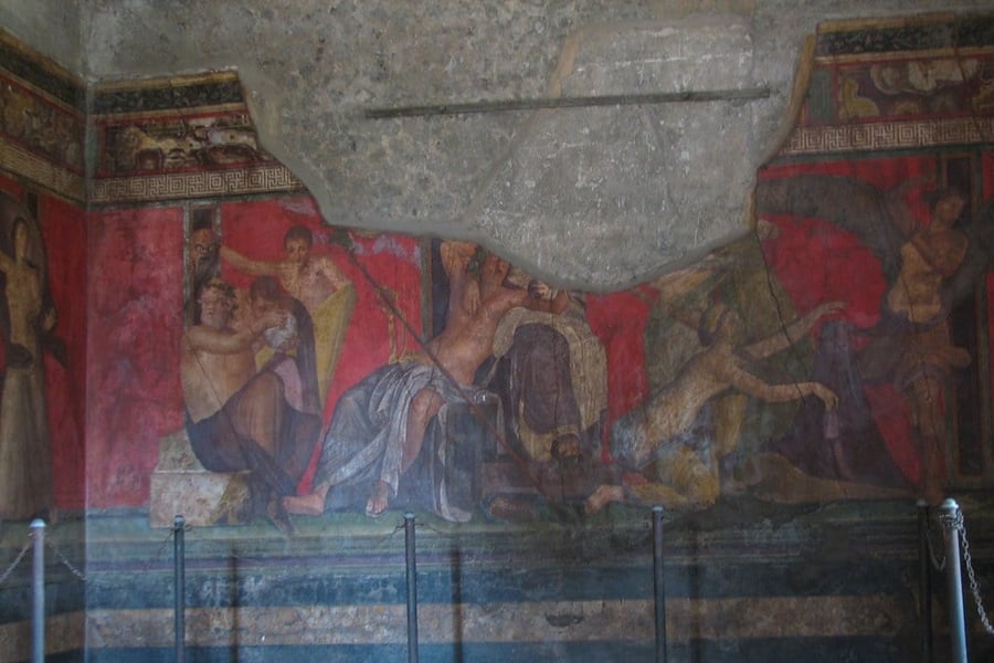 Villa dei Misteri — Gli affreschi rosso pompeiano che raccontano un rito misterico