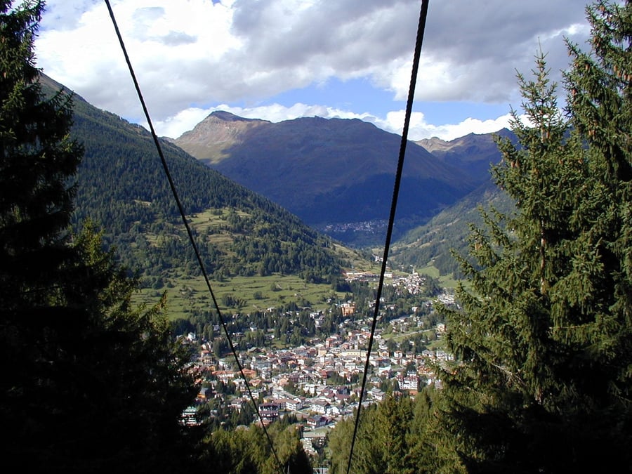 The town seen from the chairlift — Houses lined up along the Oglio river valley