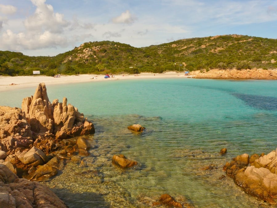 Le calette della Costa Smeralda — Acque turchesi tra le rocce di granito