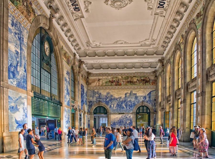 São Bento Station — Twenty thousand azulejos tell the story of Portugal in the station's entrance hall