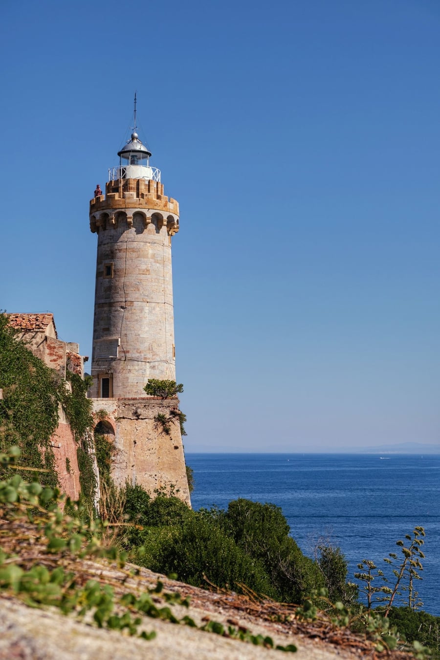 Il Faro di Portoferraio — La luce che guida le navi all'ingresso del porto