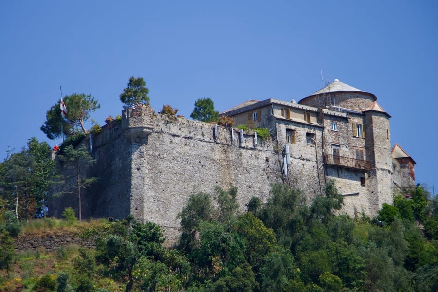 Castello Brown — Una fortificazione medievale trasformata in villa dal console inglese