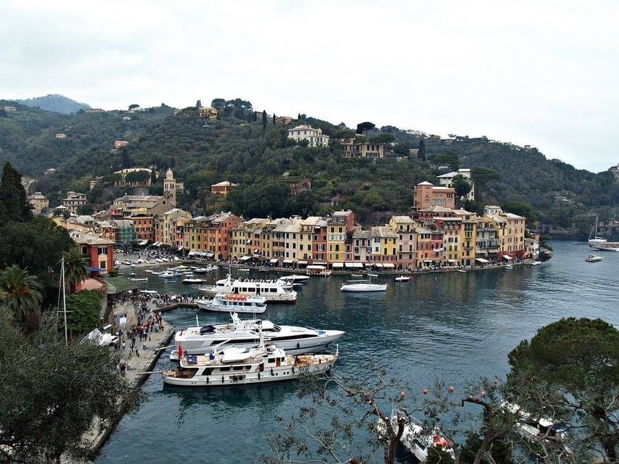 Panorama sul golfo — Il promontorio verde che racchiude il porto più celebre d'Italia