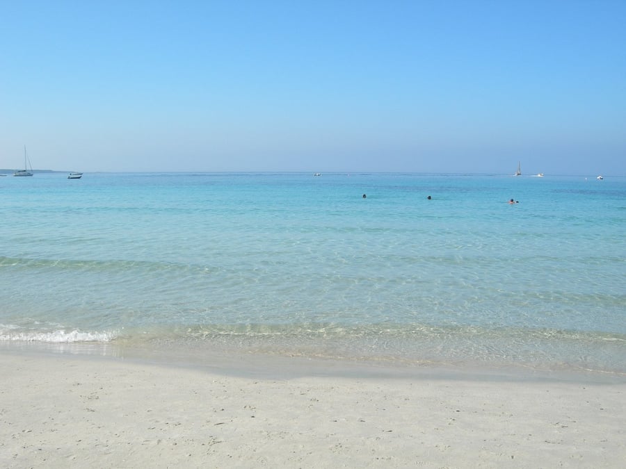 La spiaggia di Putzu Idu — Sabbia chiara e un mare dai colori caraibici