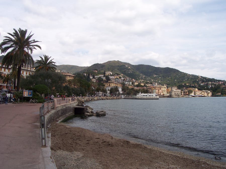 The Vittorio Veneto seafront — The promenade that hugs the gulf