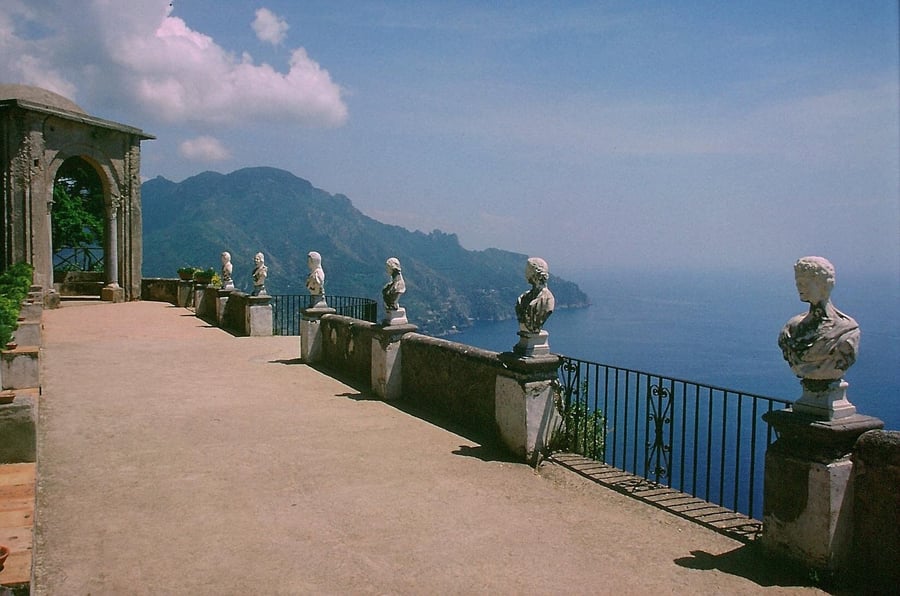 Terrazza dell'Infinito — Un balcone di marmo sospeso sul Golfo di Salerno