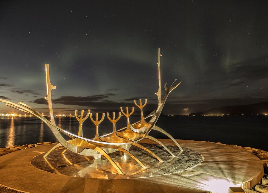 Sólfar, il Viaggiatore del Sole — La scultura sospesa sul mare