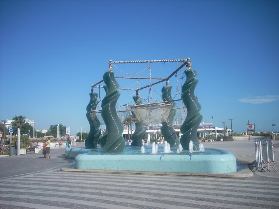 Piazzale Roma — La piazza che si apre sul mare