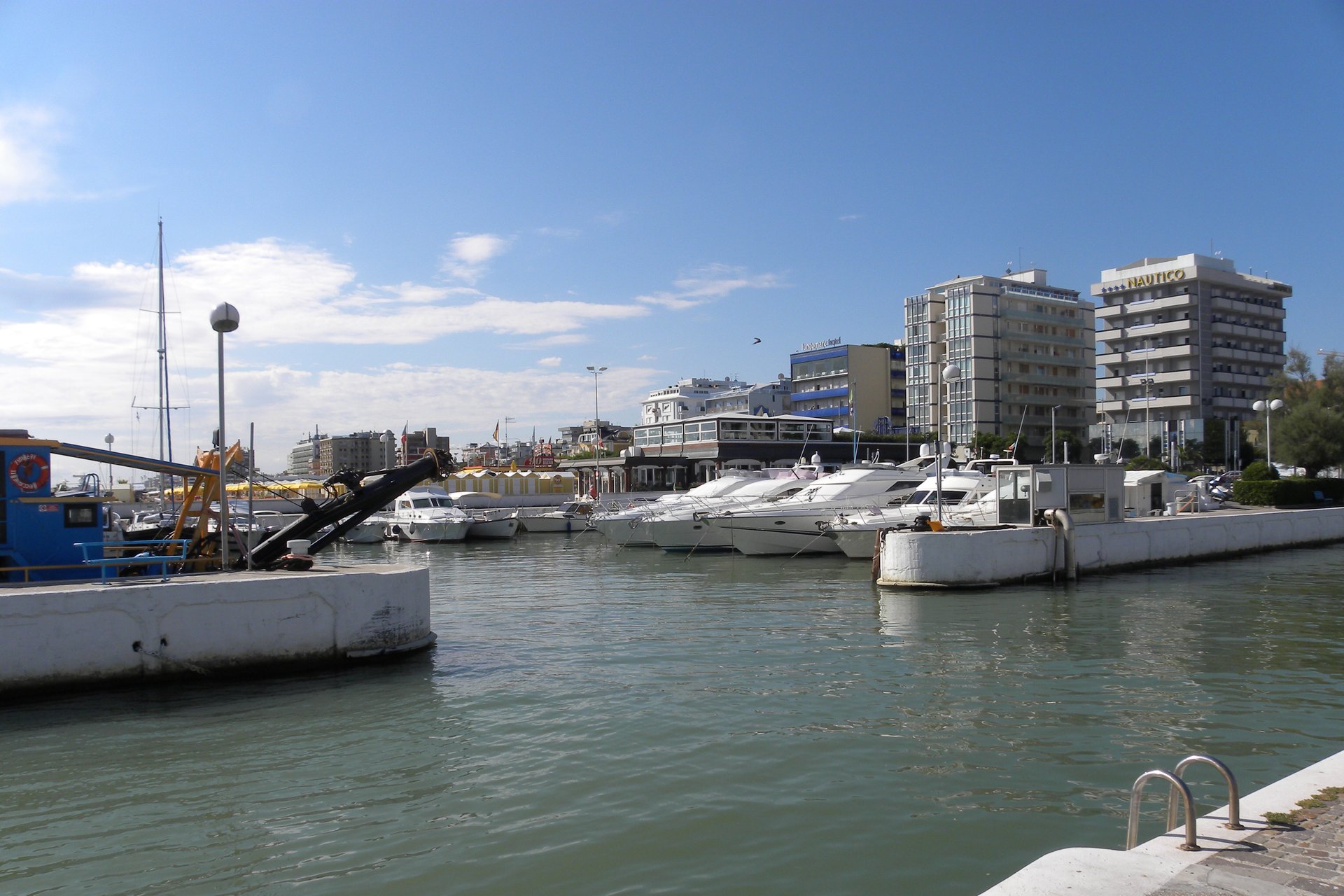 Il porto canale — Barche e pescherecci fra due rive