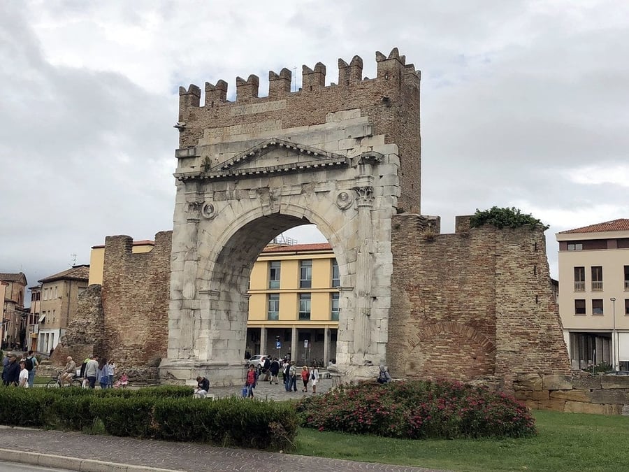 L'Arco d'Augusto — La porta di pietra della Rimini romana