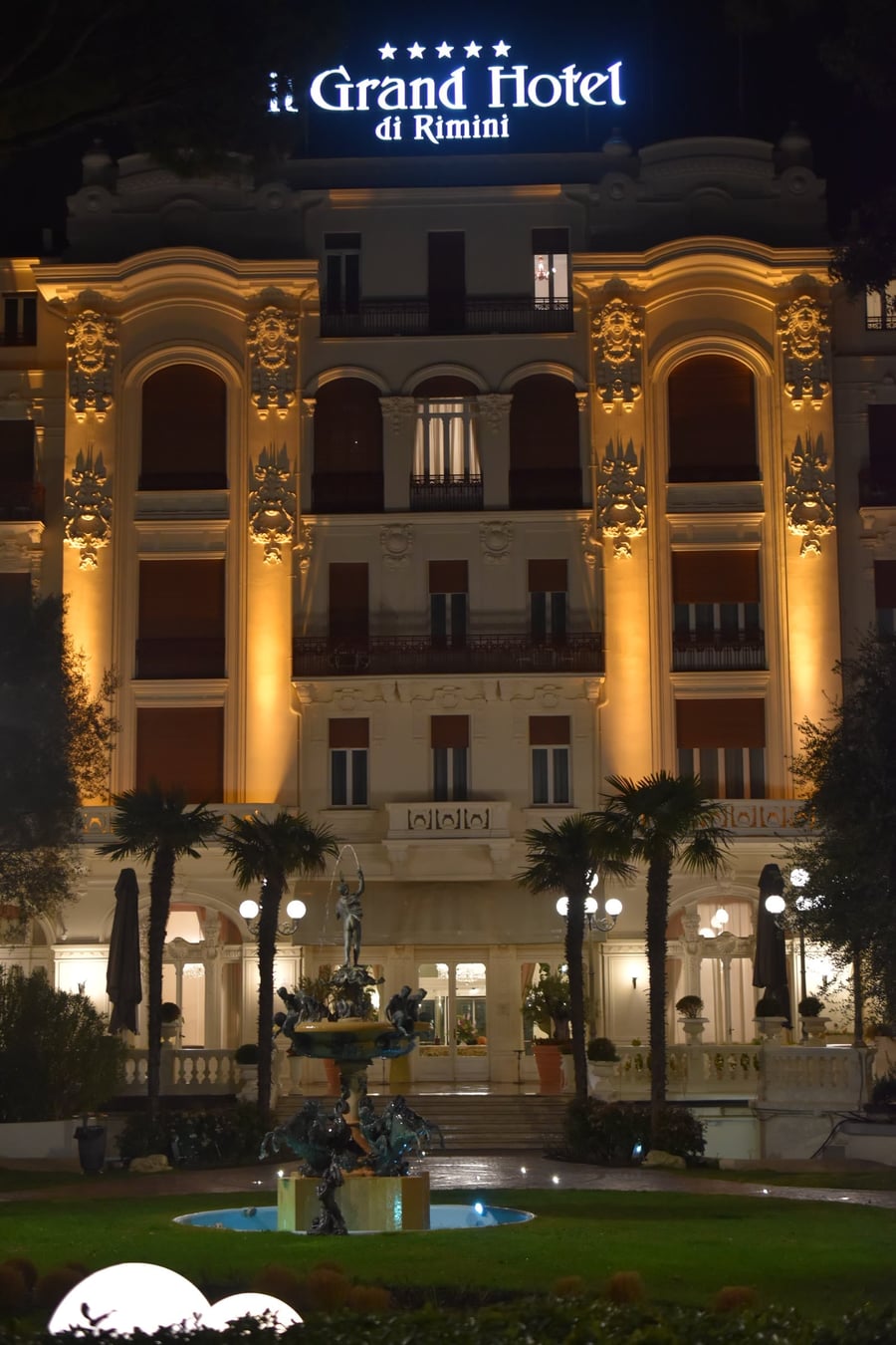 Il Grand Hotel — Il simbolo della Rimini di Fellini