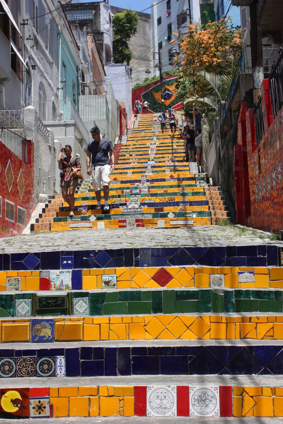 Escadaria Selarón — 2000 piastrelle colorate donate da tutto il mondo