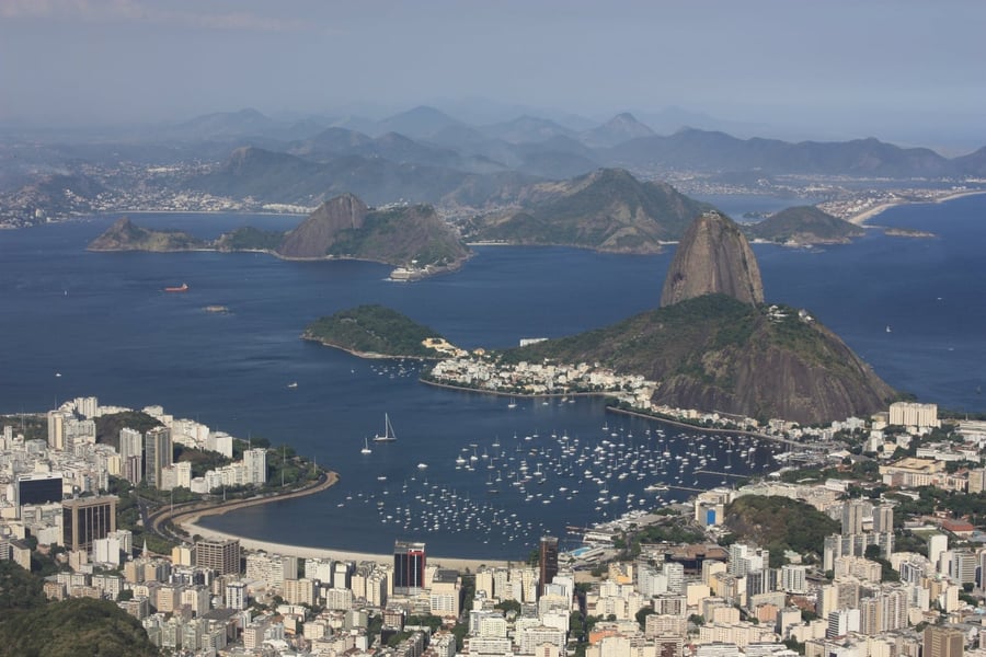 Pão de Açúcar — La funivia che sale sospesa sopra la baia di Guanabara