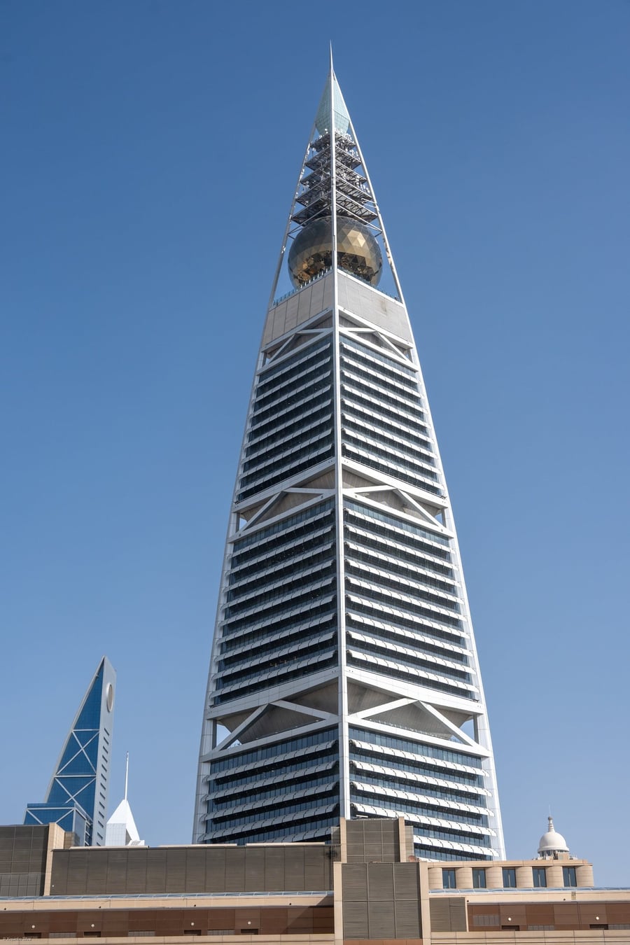 Al Faisaliah Tower — The golden sphere atop the first skyscraper, 2000