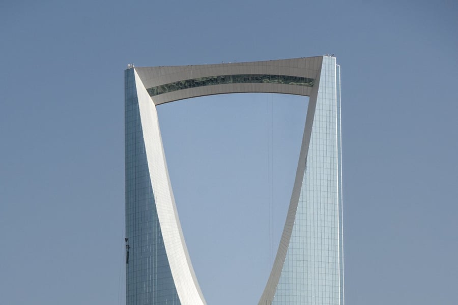 Kingdom Centre Tower — The skyscraper with the walkway suspended 290 metres up