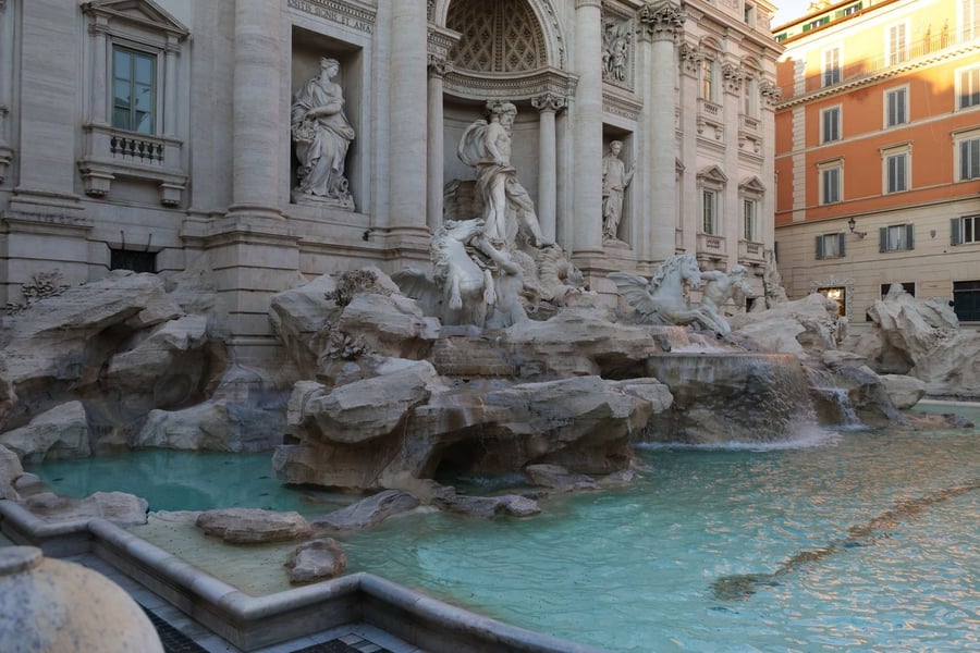 Fontana di Trevi — Una moneta per tornare a Roma