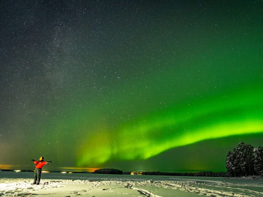 L'aurora boreale — Le luci del nord sopra la foresta, da settembre a marzo