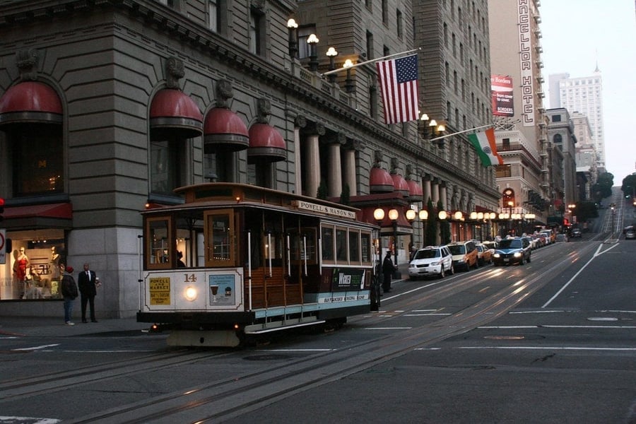Cable car — La funicolare su rotaia che scala le colline dal 1873
