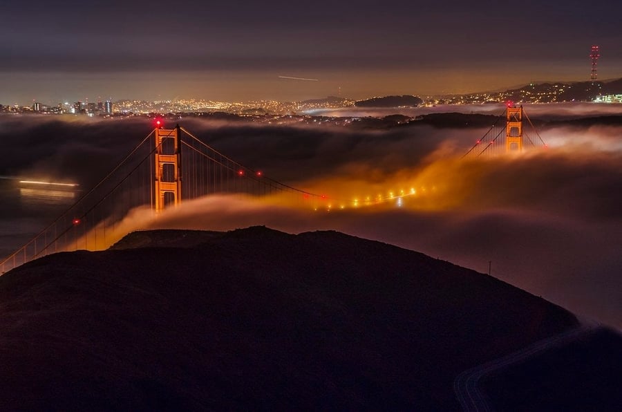 Golden Gate Bridge — Arancio internazionale sospeso sopra la baia di San Francisco